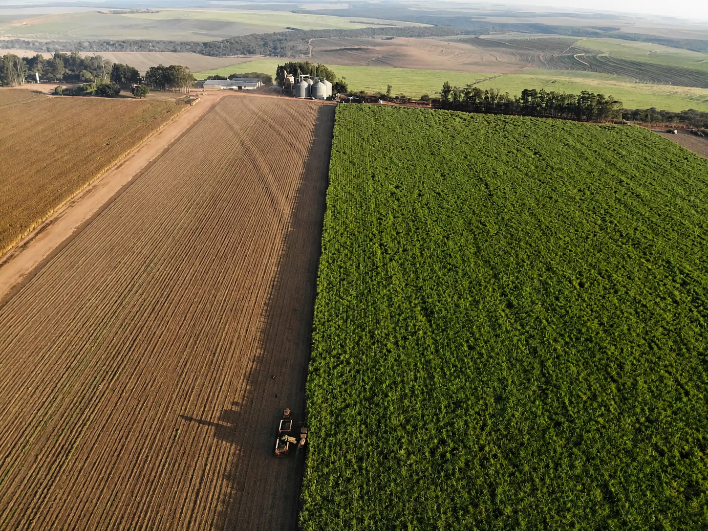 Vista aérea de uma propriedade rural produtiva em Rio Verde